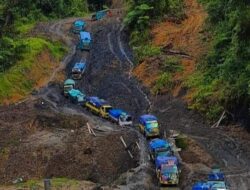 Des centaines de camionneurs sont immobilisés depuis novembre 2022 à cause de la route Jayapura-Wamena très endommagée