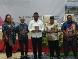 La Coalition universitaire lance trois livres sur les histoires des peuples autochtones Sowek, Wambon et les habitants de la baie de Demenggong