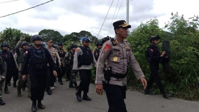 Les TNI et la Polri mènent des patrouilles conjointes après l’émeute à Dogiyai