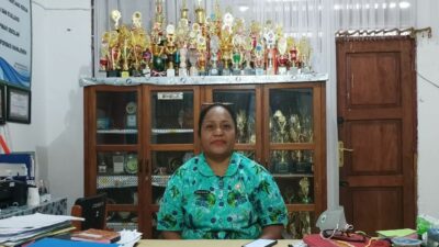 La directrice du SMP Negeri 2 de Jayapura déclare qu’il est important de revitaliser les langues régionales