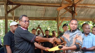 Le gouvernement de la régence de Jayapura et le conseil Coutumier de Grimenawa médiatisent le conflit social à Namblong